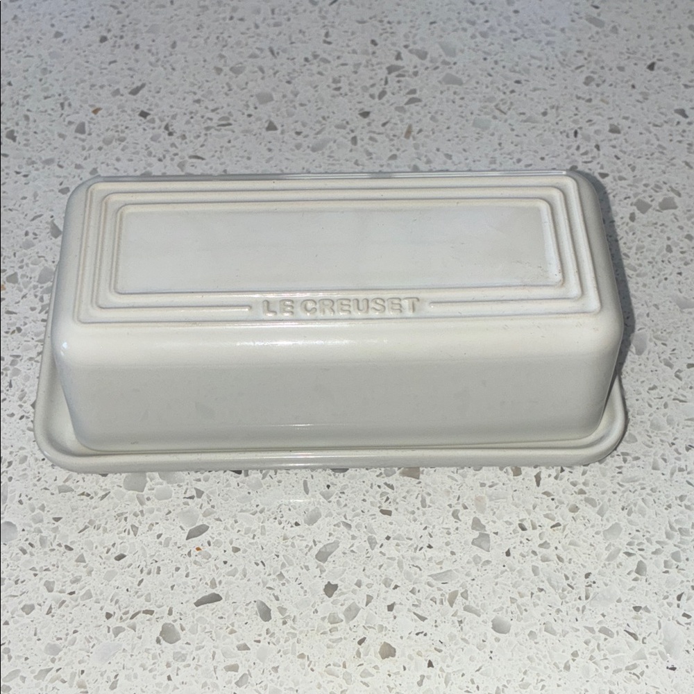 Le Creuset Cream Ceramic Butter Crock it’s new but didn’t come in a box